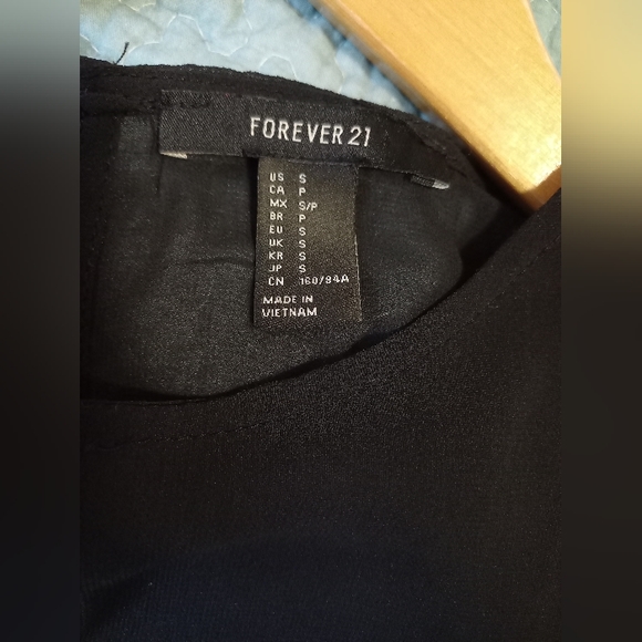 *SOLD* Black Sheer Daisy Print Short Sleeve Mini Dress - Picture 2 of 6